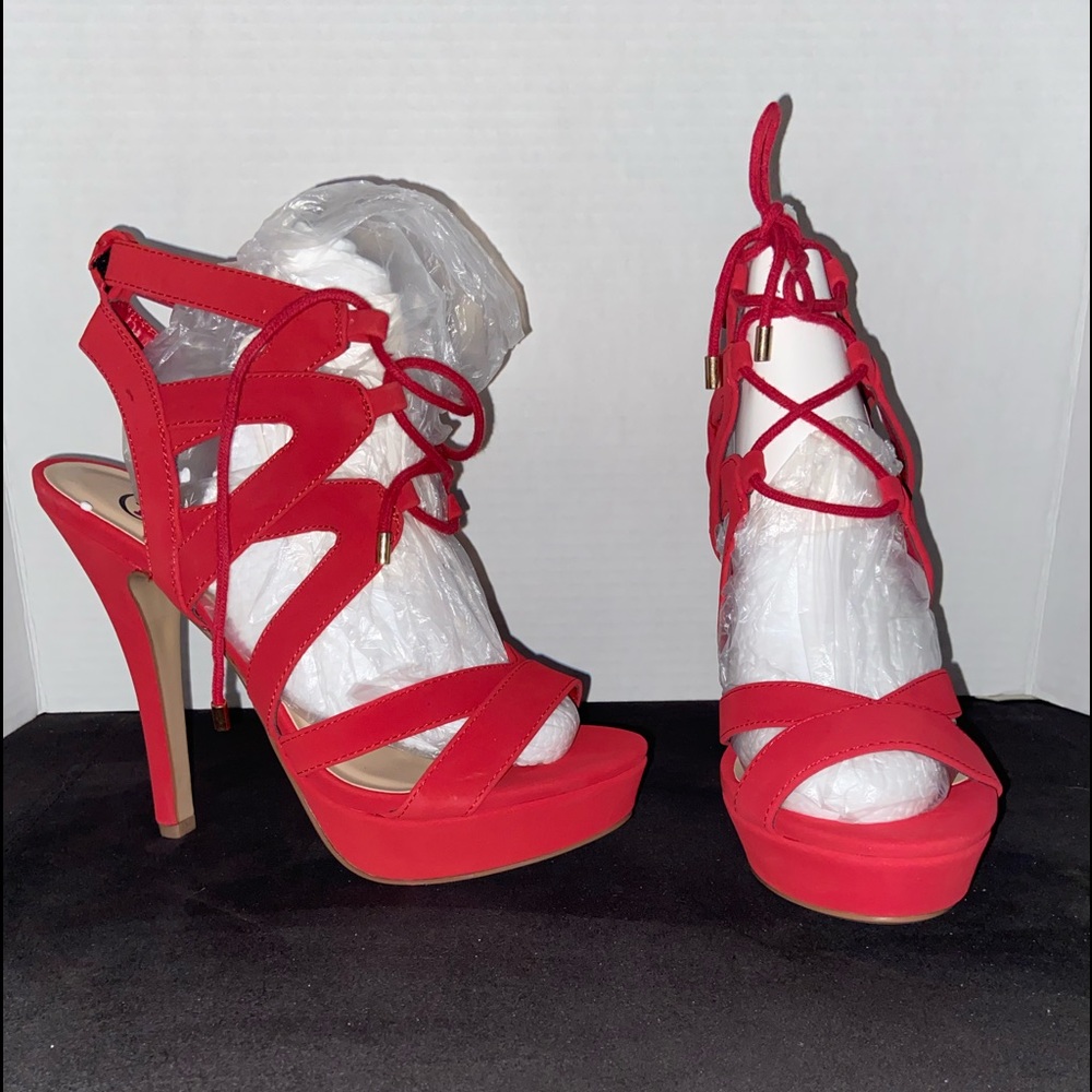 Brand new, never worn, in box. Size 8 true to size.